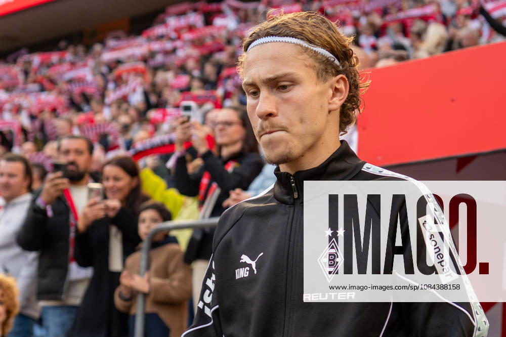 Germany 1 Bundesliga 2026–2027, Matchday 5, 1. FC Köln vs. Borussia Mönchengladbach, Sunday, October 11, 2026, RheinEnergie Stadium, Cologne, North Rhine-Westphalia, Hugo Bolin, Borussia Mönchengladbach, 38 minutes before kickoff, portrait of Cologne’s RheinEnergie Stadium, Cologne, Germany