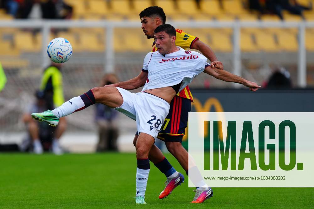 US Lecce s Right-back Danilo Veiga (17 US Lecce) and Bologna FC s Left Winger Nicolò Cambiaghi (28 Bologna FC) in action during the Serie A Enilive matchday 6 match between US Lecce and Bologna FC 1909 at the Stadio Via del Mare in Lecce, Italy, Sunday, October 11, 2026. (Credit Image: Giovanni Evangelista LaPresse)