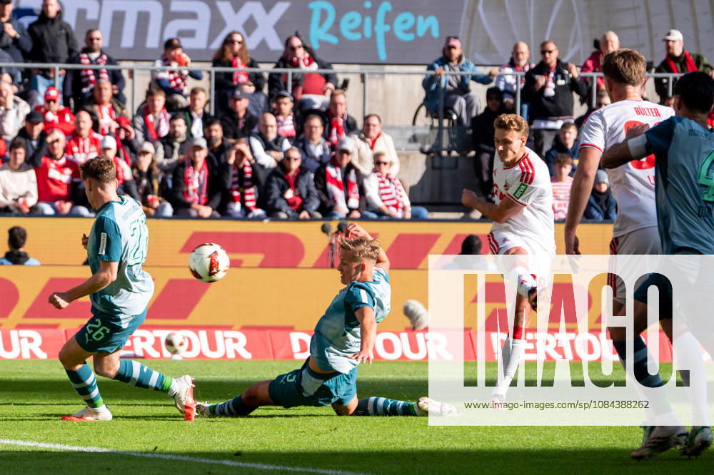 Germany 1 Bundesliga 2026–2027, Matchday 5, 1. FC Köln vs. Borussia Mönchengladbach, Sunday, October 11, 2026, RheinEnergie Stadium, Cologne, North Rhine-Westphalia, Sebastian Sebulonsen (1. FC Köln), 28, takes a shot on goal against Jan Leszczynski of Borussia Mönchengladbach, 5, and Lukas Ullrich of Borussia Mönchengladbach, 26, at RheinEnergie Stadium, Cologne, Germany