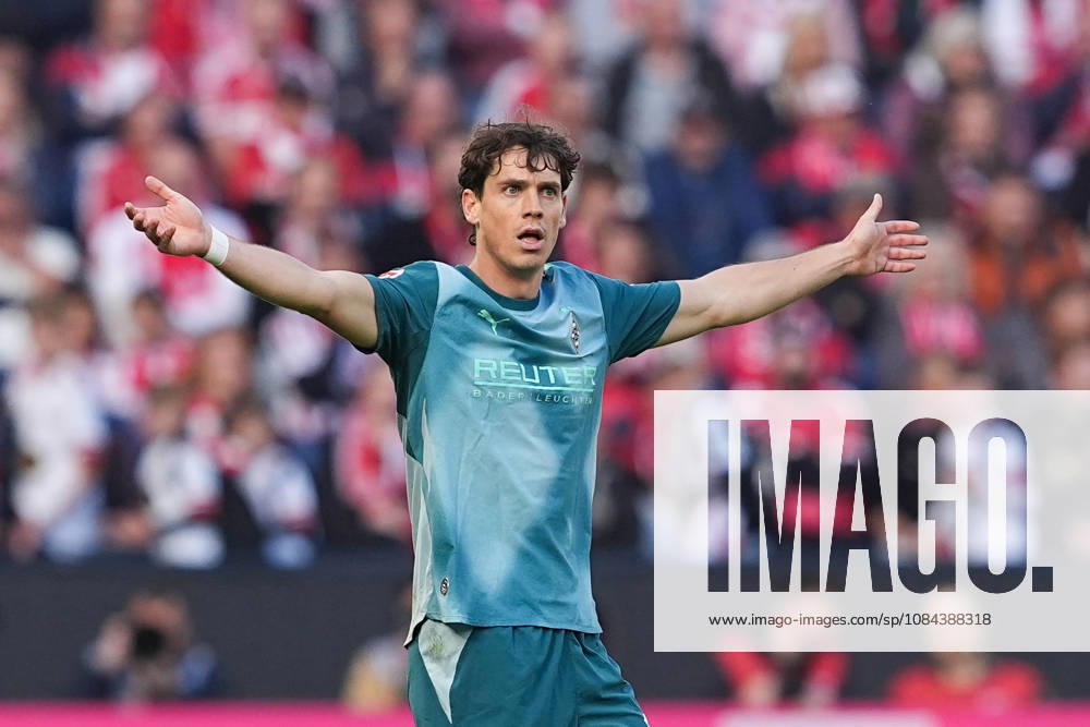 Men s, Soccer, Bundesliga 1, 1. FC Köln vs. Borussia Mönchengladbach, 2026–2027 season, RheinEnergieSTADION, Philipp Sander, Borussia Mönchengladbach, 16 gesturing; DFB regulations prohibit any use of photographs as image sequences and or quasi-video