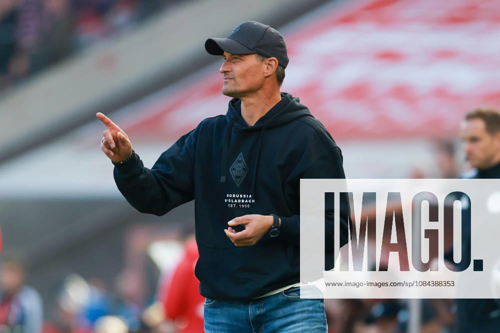 1 Bundesliga 26 27 1 FC Cologne vs. Borussia Mönchengladbach on October 11, 2026, at the RheinEnergieSTADION in Cologne; Coach Alexander Blessin of Mönchengladbach gestures MH