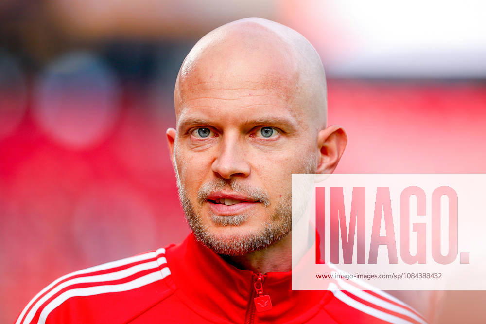 Soccer, Bundesliga, 1. FC Köln vs. Borussia Mönchengladbach, RheinEnergieSTADION, Matchday 5, 2026–2027 season, Rene Wagner, 1. FC Köln coach, being interviewed. DFB regulations prohibit any use of photographs as image sequences and or quasi-video. Photo: WilkowskixPressefotoKochx, North Rhine-Westphalia, Germany