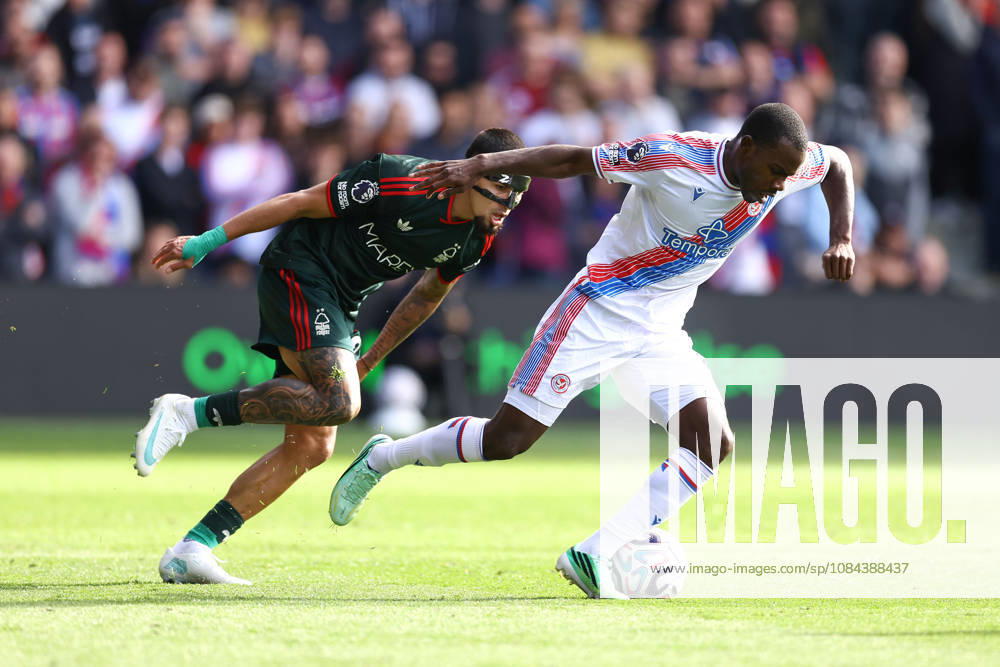 Crystal Palace gegen Nottingham Forest, 11. Oktober 2026, London, Premier League, Fußball: Crystal Palace gegen Nottingham Forest – Daniel Munoz von Nottingham Forest und Tyrick Mitchell von Crystal Palace. Foto: Jacques Feeney, Abseits, London, Großbritannien