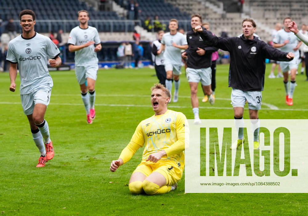 Jonas Thomas Kersken of DSC Arminia Bielefeld, 1, celebrates after the game in Germany, VfL Bochum 1848 vs. DSC Arminia Bielefeld, 2. Bundesliga, Matchday 7, 2026–27 season, Vonovia Ruhrstadion, Bochum, October 11, 2026 DFL REGULATIONS PROHIBIT ANY USE OF PHOTOGRAPHS AS IMAGE SEQUENCES AND OR QUASI-VIDEO VfL Bochum 1848 vs. DSC Arminia Bielefeld, 2. Bundesliga, Matchday 7, 2026–27 Season, October 11, 2026, Bochum