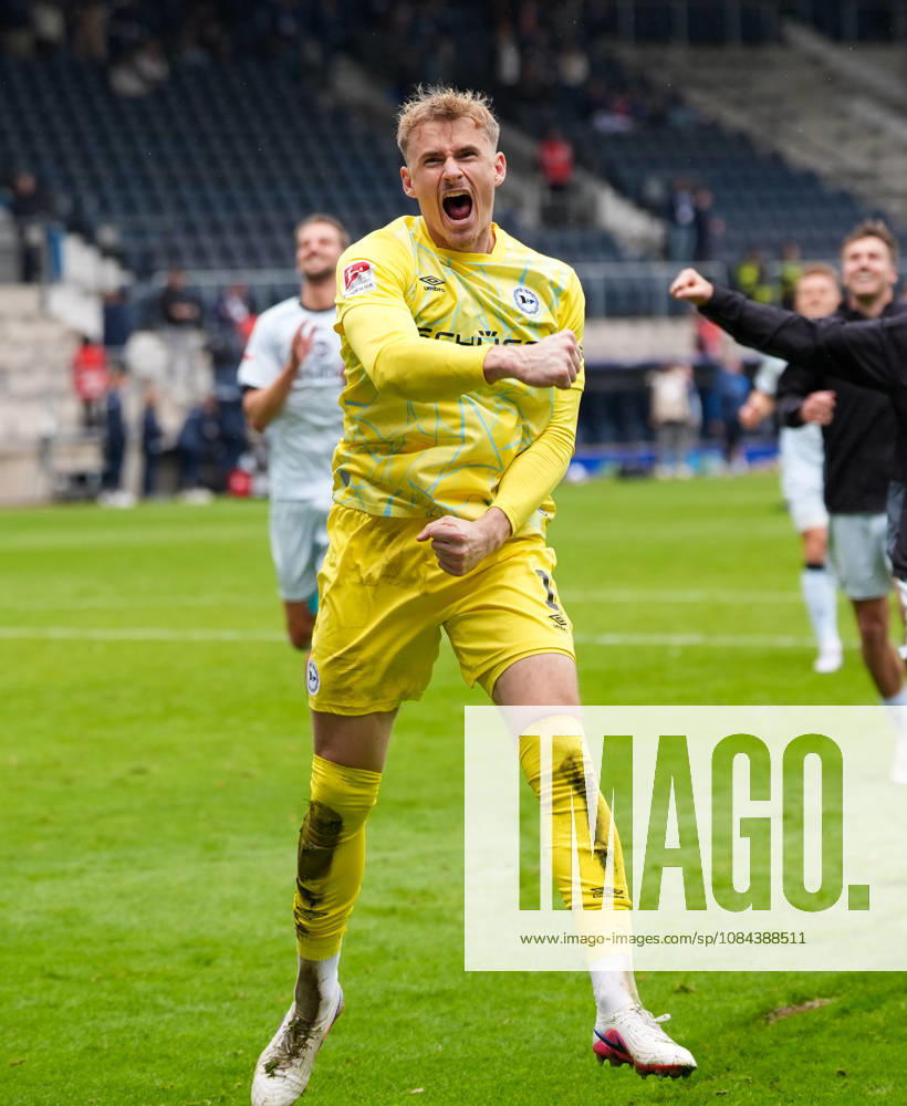 Jonas Thomas Kersken of DSC Arminia Bielefeld, 1, celebrates after the game in Germany, VfL Bochum 1848 vs. DSC Arminia Bielefeld, 2. Bundesliga, Matchday 7, 2026–27 season, Vonovia Ruhrstadion, Bochum, October 11, 2026 DFL REGULATIONS PROHIBIT ANY USE OF PHOTOGRAPHS AS IMAGE SEQUENCES AND OR QUASI-VIDEO VfL Bochum 1848 vs. DSC Arminia Bielefeld, 2. Bundesliga, Matchday 7, 2026–27 Season, October 11, 2026, Bochum