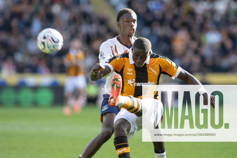 Hull City v Everton Premier League Nobel Mendy of Hull City clears the ball ahead of Thierno Barry of Everton during the Premier League match between Hull City and Everton at the MKM Stadium, Hull. 11 10 2026 UK Newspapers OUT