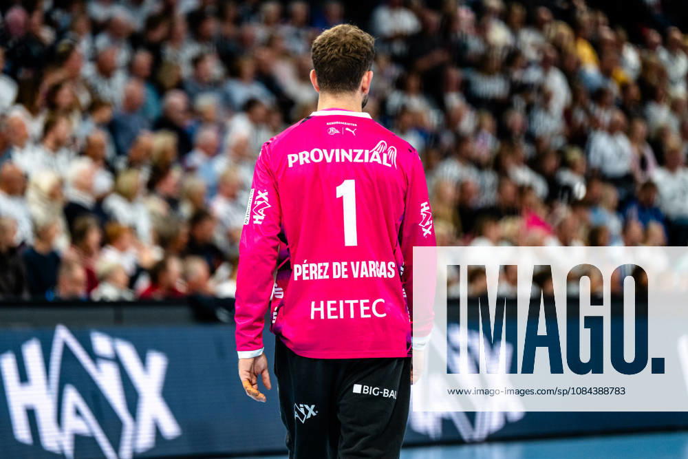 Opel HBL Handball, THW Kiel vs. Handball Club Hamburg, l Gonzalo Pérez de Vargas, Kiel, 1 portrait, single image, Kiel