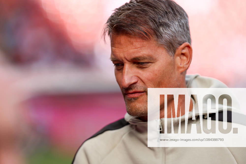 Soccer, Bundesliga, 1. FC Köln vs. Borussia Mönchengladbach, RheinEnergieSTADION, Matchday 5, 2026–2027 season: Alexander Blessin, Borussia Mönchengladbach coach, looks down at the ground. DFB regulations prohibit any use of photographs as image sequences and or quasi-video. Photo: WilkowskixPressefotoKochx, North Rhine-Westphalia, Germany