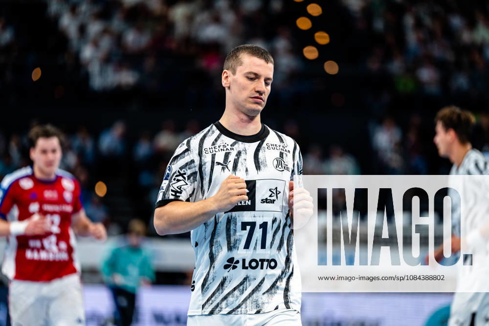 Opel HBL Handball, THW Kiel vs. Handball Club Hamburg, left: Elias Ellefsen, right: Skipagotu Kiel, 71 Portrait, Portraet, Single Image Kiel