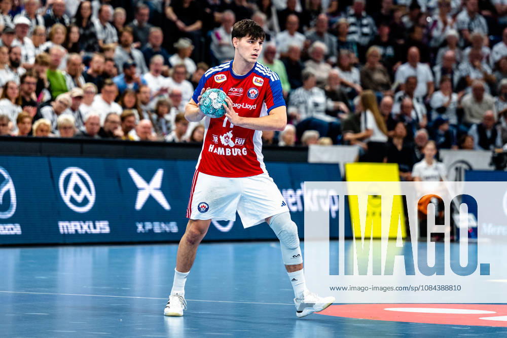 Opel HBL Handball, THW Kiel vs. Handball Club Hamburg, Alem Hadzic, Handball Club Hamburg, 77 on the ball, plays the ball Kiel