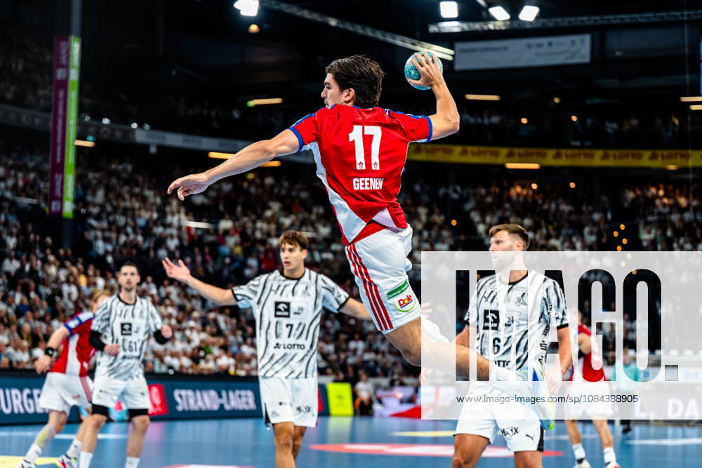 Opel HBL Handball, THW Kiel vs. Handball Club Hamburg, l Kaj Geenen, Handball Club Hamburg, taking a shot, in action, shooting at Kiel