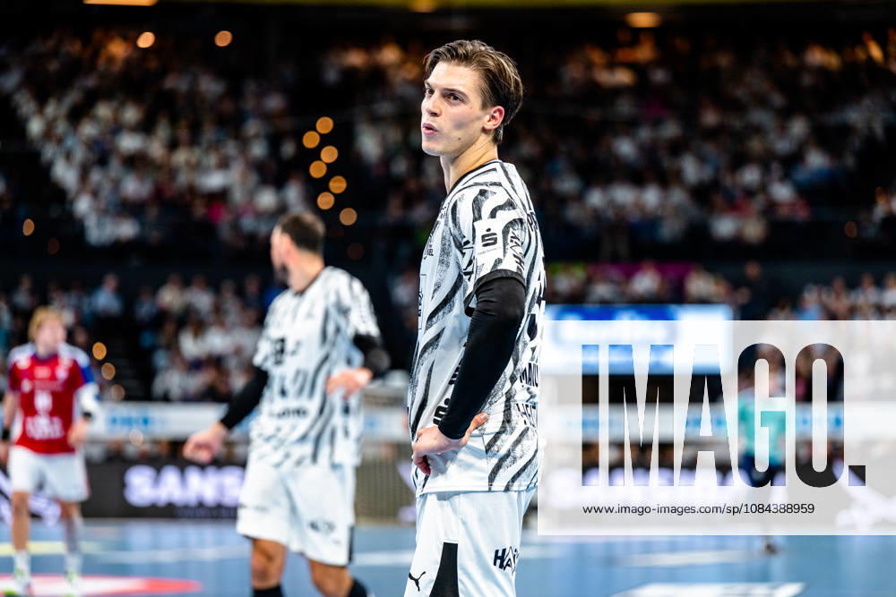 Opel HBL Handball, THW Kiel vs. Handball Club Hamburg, left: Domen Makuc (Kiel), 35, Portrait, Individual Photo, Kiel