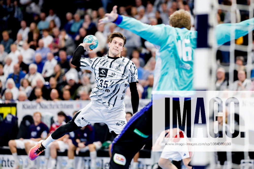 Kiel, October 11, 2026; Handball, 2026–27 Bundesliga 1, THW Kiel vs. Handball Club Hamburg; Domen Makuc (THW Kiel, 35), Robin Paulsen Haug (HC Hamburg, 16)