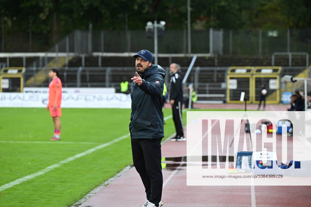 GER, Soccer, Regionalliga Nord, Matchday 13, 2026–2027 Season, Oldenburg, Marschweg Stadium, VfB Oldenburg vs. BSV Kickers Emden, Björn LINDEMANN, BSV Kickers Emden Coach, Oldenburg, Marschweg Stadium, Lower Saxony, Germany