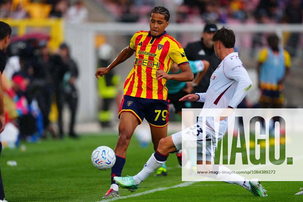 US Lecce s Defensive Midfielder Oumar Ngom (79 US Lecce) and Bologna FC s Left-back Juan Miranda (33 Bologna FC) in action during the Serie A Enilive matchday 6 match between US Lecce and Bologna FC 1909 at the Stadio Via del Mare in Lecce, Italy, Sunday, October 11, 2026. (Credit Image: Giovanni Evangelista LaPresse)