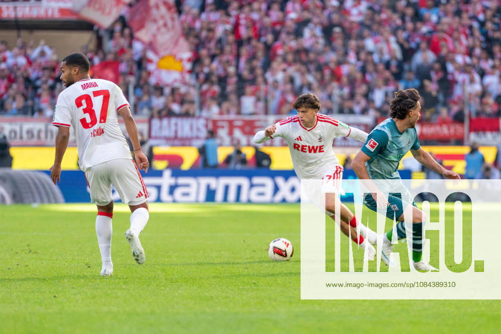 Linton Maina, 1. FC Köln, 37, Mikey Moore, 1. FC Köln, 47, dribbling past Joe Scully, Borussia Mönchengladbach, 29 1. FC Köln vs. Borussia Mönchengladbach, soccer, Bundesliga, Matchday 5, 2026–27 season, December 10, 2026, DFL regulations prohibit any use of photographs as image sequences and or quasi-video, 1. FC Köln vs. Borussia Mönchengladbach, Soccer, Bundesliga, Matchday 5, 2026–27 Season, December 10, 2026, Cologne
