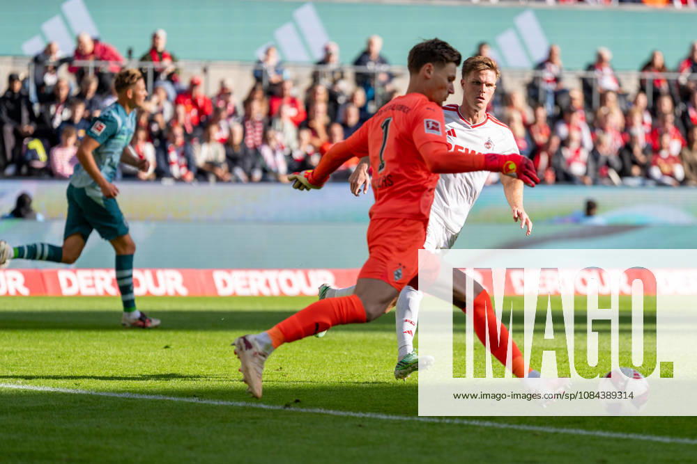 Marius Buelter (1. FC Köln), 30, runs past Moritz Nicolas (Borussia Mönchengladbach), 01, in the match between 1. FC Köln and Borussia Mönchengladbach, soccer, Bundesliga, Matchday 5, 2026–27 season, October 12, 2026, DFL regulations prohibit any use of photographs as image sequences and or quasi-video, 1. FC Köln vs. Borussia Mönchengladbach, Soccer, Bundesliga, Matchday 5, 2026–27 Season, December 10, 2026, Cologne