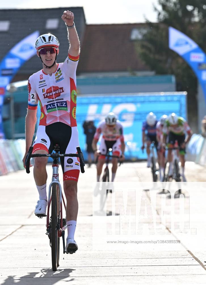 Belgium s Michael Vanthourenhout celebrates on the finsih line as he wins the men elite race of the Mosselcross cyclocross cycling event, on Sunday 11 October 2026, in Dendermonde, the first race (out of 7) of the HG Cross competition. DAVIDxPINTENS x189453022x