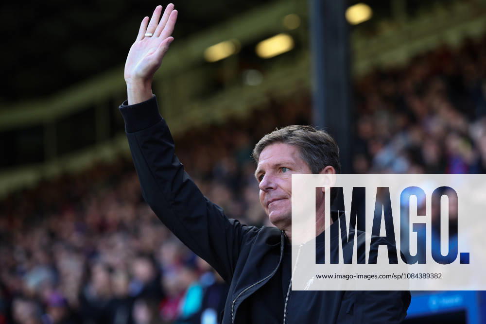 Premier League: Crystal Palace v Nottingham Forest LONDON, UK - 11th Oct 2026: Nottingham Forest Head Coach Oliver Glasner acknowledges the fans ahead of the Premier League match between Crystal Palace FC and Nottingham Forest FC at Selhurst Park London Selhurst Park England United Kingdom