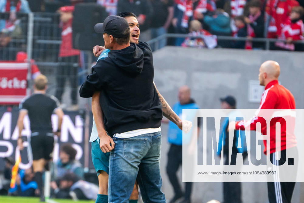 Germany 1 Bundesliga 2026–2027, Matchday 5, 1. FC Köln vs. Borussia Mönchengladbach, Sunday, October 11, 2026, RheinEnergie Stadium, Cologne, North Rhine-Westphalia; Goal and celebration of the 1-1 equalizer by Joe Scally (Borussia Mönchengladbach), 29 Joy, emotions, celebration, Head Coach Alexander Blessin, Borussia Mönchengladbach with Kevin Diks, Borussia Mönchengladbach, 4 Cologne, RheinEnergie Stadium, Cologne, Germany