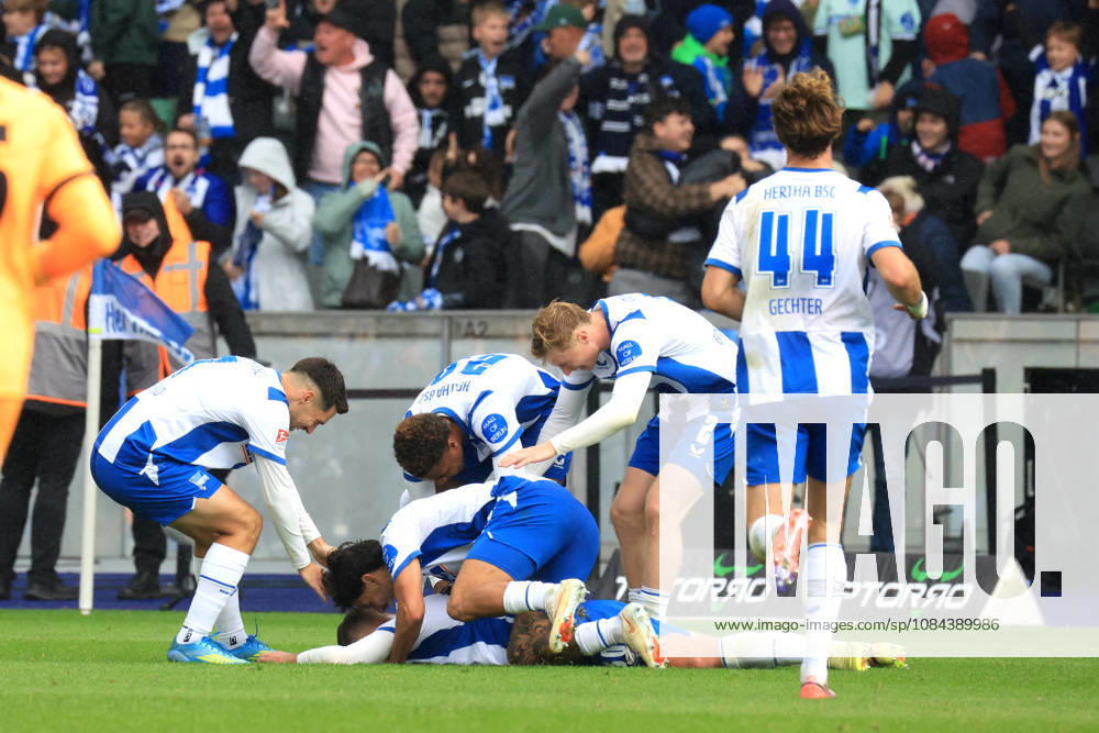 Germany, Soccer, 2. Bundesliga, Matchday, 2026–2027 Season, Berlin Olympic Stadium, Hertha BSC vs. Greuther Fürth 2–0 (goal by Paul Seguin), Hertha BSC Berlin 30, Hertha players’ circle, celebration, cheering, joy, happiness, happy, positive emotions, 2nd Division DFB DFL regulations prohibit any use of photographs as image sequences and or quasi-video nordphoto GmbH Engler Berlin Berlin Olympic Stadium Berlin Germany
