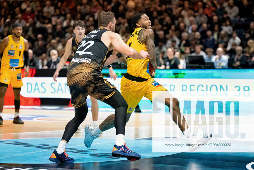 David Joplin (No. 2), MHP Riesen Ludwigsburg vs. Felipe Haase (No. 22), Basketball Loewen Braunschweig (GER), Basketball Loewen Braunschweig vs. MHP Riesen Ludwigsburg, Basketball, easyCredit BBL, Week 3, 2026–27 Season, October 11, 2026 GER, Basketball Löwen Braunschweig vs. MHP Riesen Ludwigsburg, Basketball, easyCredit BBL, Week 3, 2026–27 season, October 11, 2026 Braunschweig