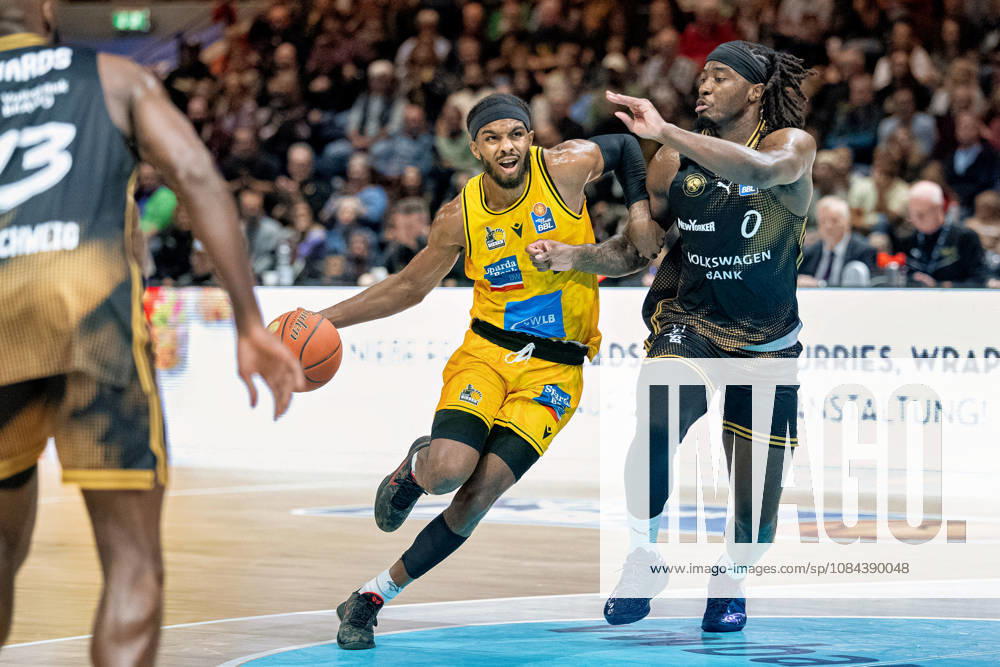 Justin Kier No. 1, MHP Riesen Ludwigsburg vs. Zaba Bangala No. 0, Basketball Loewen Braunschweig, GER; Basketball Loewen Braunschweig vs. MHP Riesen Ludwigsburg, Basketball, easyCredit BBL, Week 3, 2026–27 Season, October 11, 2026 GER, Basketball Löwen Braunschweig vs. MHP Riesen Ludwigsburg, Basketball, easyCredit BBL, Week 3, 2026–27 season, October 11, 2026 Braunschweig