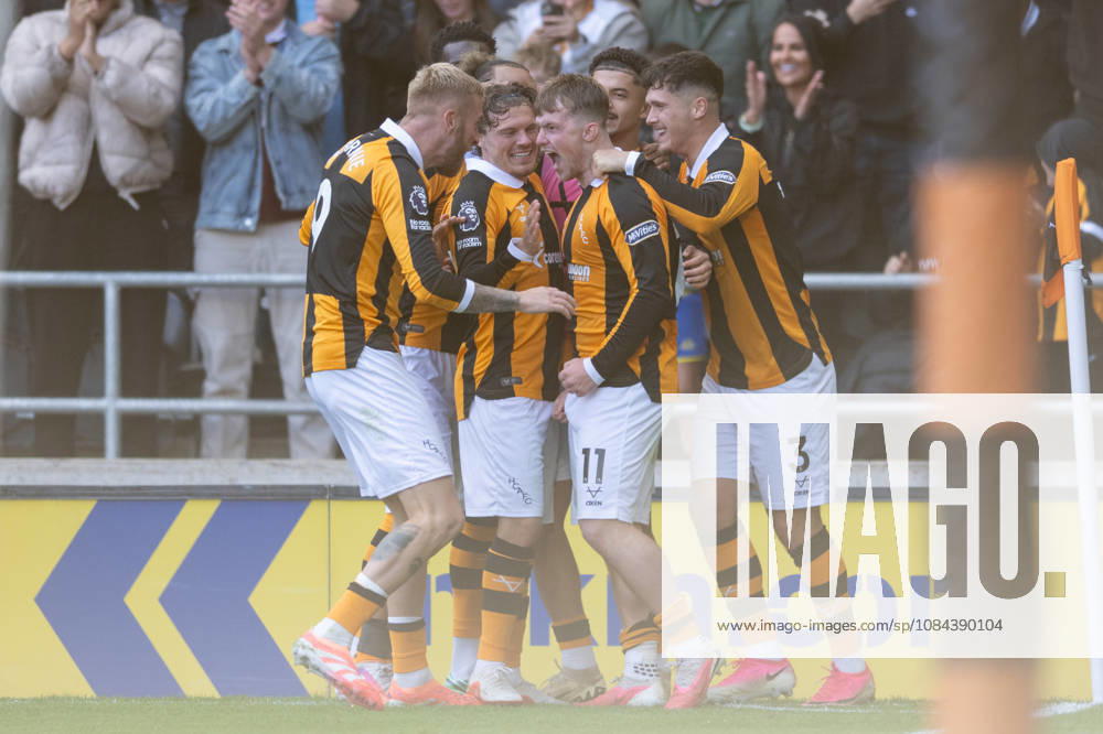 Hull City v Everton Premier League Joe Gelhardt of Hull City (second from right) is mobbed by team mates after scoring his sides first goal during the Premier League match between Hull City and Everton at the MKM Stadium, Hull. 11 10 2026 UK Newspapers OUT