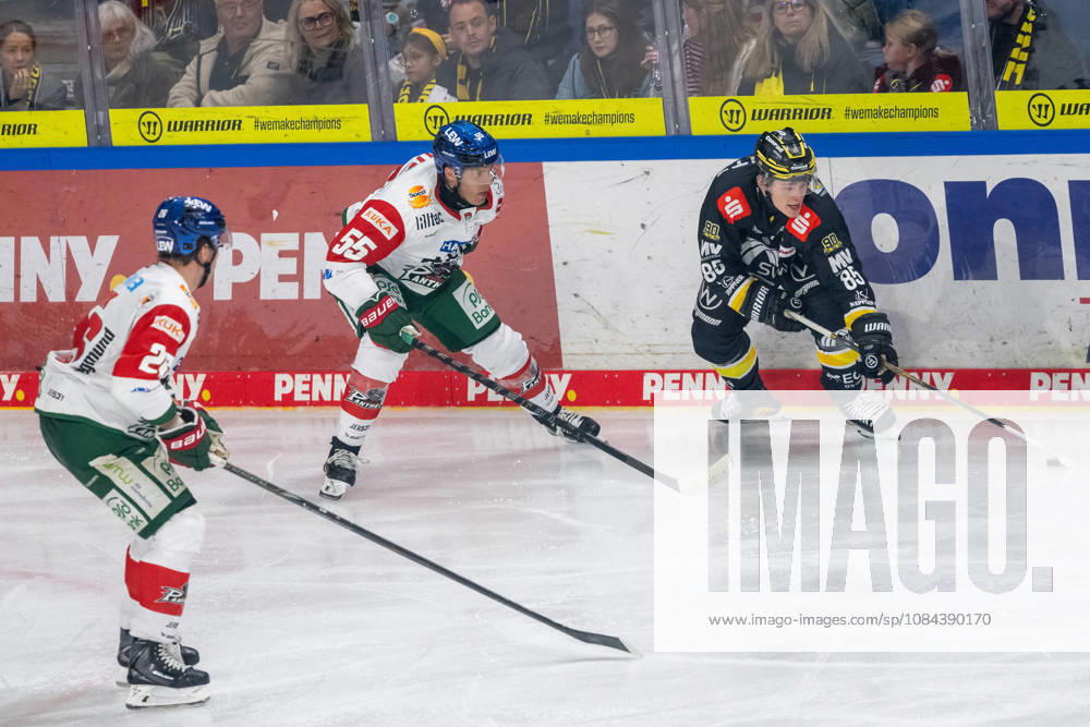 Face-off between Ryan Button of the Augsburger Panther, 55, and Luca Hauf of the Krefeld Pinguine, 85; Krefeld Pinguine vs. Augsburger Panther, ice hockey, Penny DEL, Matchday 8, 2026–2027 season, October 11, 2026, Krefeld Pinguine vs. Augsburger Panther, ice hockey, Penny DEL, Matchday 8, 2026–2027 season, October 11, 2026, Krefeld