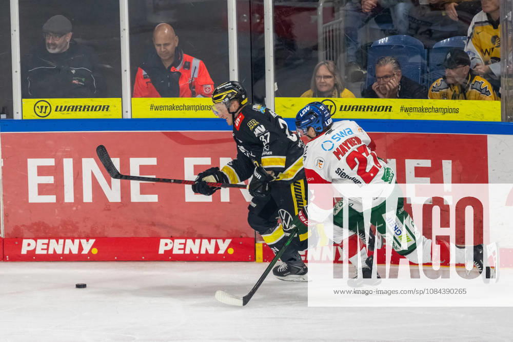 Face-off between Max Newton of the Krefeld Pinguine, 37, and Kyle Mayhew of the Augsburger Panther, 27; Krefeld Pinguine vs. Augsburger Panther, ice hockey, Penny DEL, Matchday 8, 2026–2027 season, October 11, 2026, Krefeld Pinguine vs. Augsburger Panther, ice hockey, Penny DEL, Matchday 8, 2026–2027 season, October 11, 2026, Krefeld