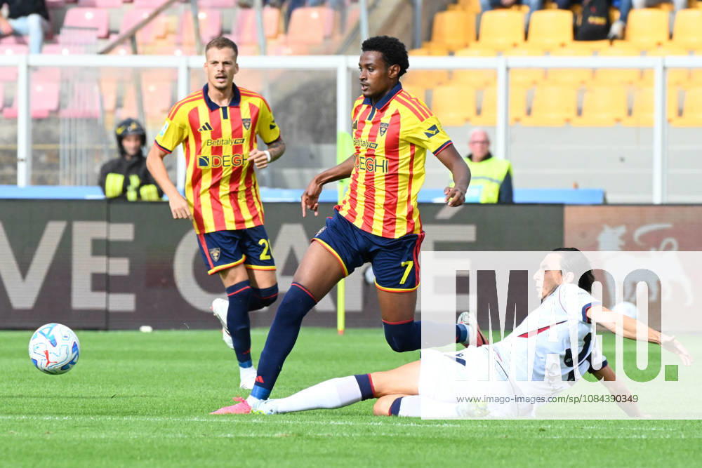 IPA89551995 - Amar Ahmed (US Lecce) against Matteo Darmian (Bologna FC) during the US Lecce vs. Bologna FC Italian Serie A soccer match in Lecce, Italy, on October 11, 2026