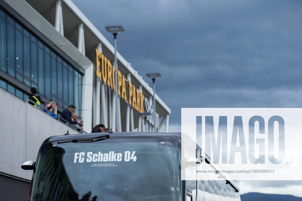 1 Bundesliga: SC Freiburg vs. FC Schalke 04, October 11, 2026—FC Schalke 04 bus in front of the Europa-Park Stadium. 1 Bundesliga: SC Freiburg vs. FC Schalke 04, Europa-Park Stadium, October 11, 2026 DFB and DFL regulations prohibit any use of photographs as image sequences and or quasi-video.