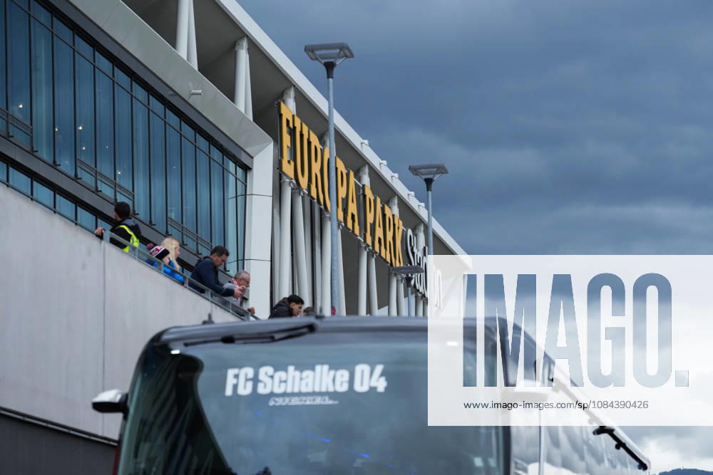 1 Bundesliga: SC Freiburg vs. FC Schalke 04, October 11, 2026—FC Schalke 04 bus in front of the Europa-Park Stadium. 1 Bundesliga: SC Freiburg vs. FC Schalke 04, Europa-Park Stadium, October 11, 2026 DFB and DFL regulations prohibit any use of photographs as image sequences and or quasi-video.