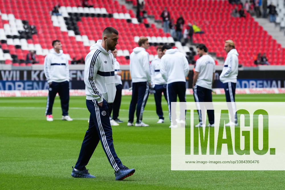 1 Bundesliga SC Freiburg vs. FC Schalke 04, October 11, 2026 The FC Schalke 04 team during the pre-match field inspection 1 Bundesliga SC Freiburg vs. FC Schalke 04, Europa-Park Stadium, October 11, 2026 DFB and DFL regulations prohibit any use of photographs as image sequences and or quasi-video.