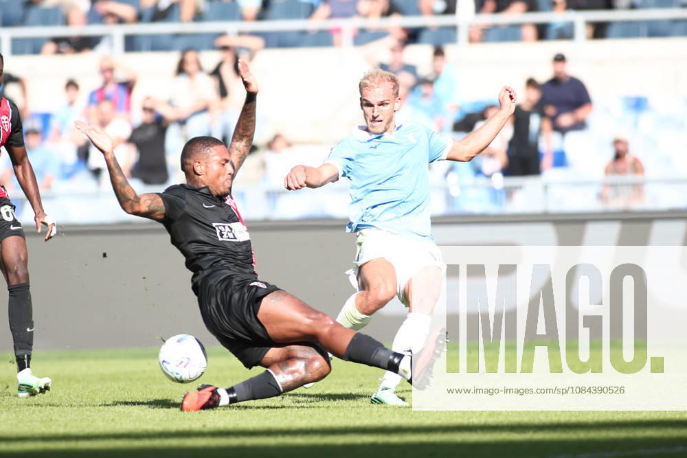 IPA89552017 - Gustav Isaksen of Societa Sportiva Lazio is in action during the 2026 2027 Serie A match between S.S. Lazio and A.C. Monza at the Stadio Olimpico in Rome, Italy.