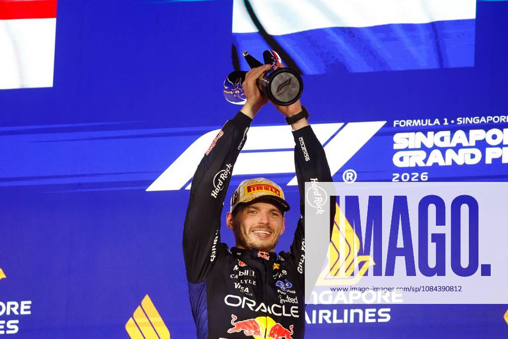 VERSTAPPEN Max (NLD), Red Bull Racing Ford RB22, portrait, Singapore 2026, 81 PIASTRI Oscar (USA), McLaren F1 Team MCL40, action, 01 NORRIS Lando (GBR), McLaren F1 Team MCL40, action, Singapore 2026, Singapore