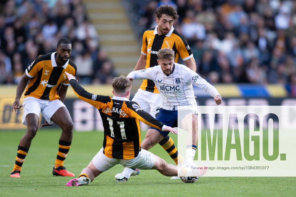 Hull City v Everton Premier League Joe Gelhardt of Hull City tackles Kiernan Dewsbury-Hall of Everton during the Premier League match between Hull City and Everton at the MKM Stadium, Hull. 11 10 2026 UK Newspapers OUT