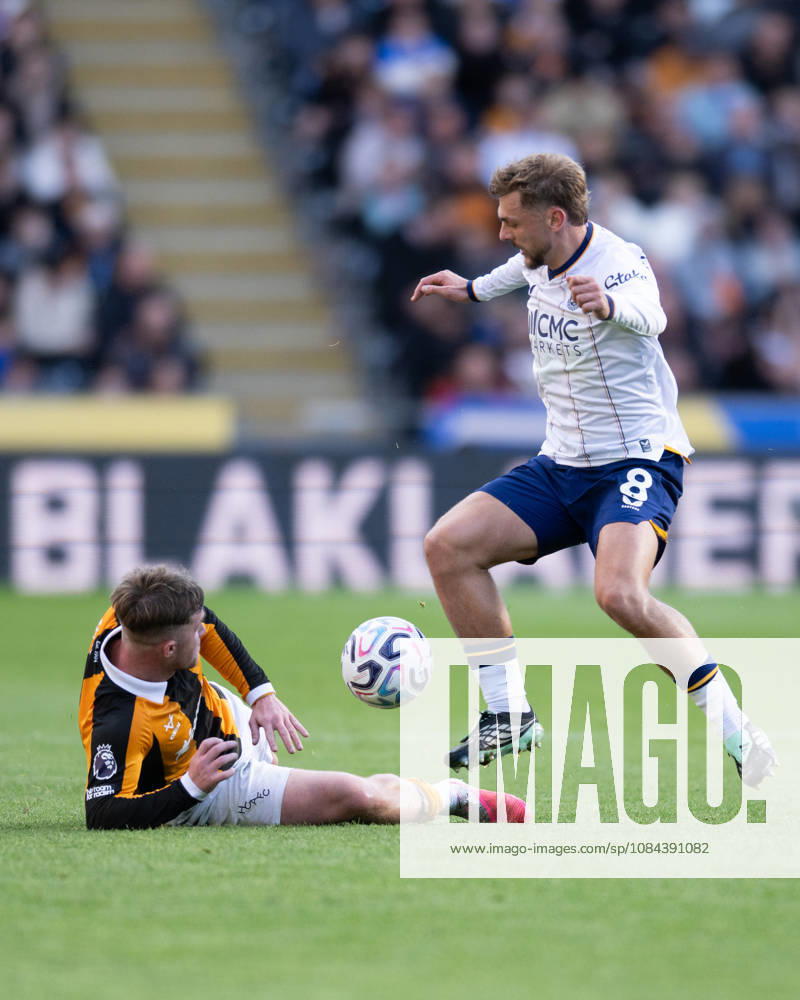 Hull City v Everton Premier League Joe Gelhardt of Hull City tackles Kiernan Dewsbury-Hall of Everton during the Premier League match between Hull City and Everton at the MKM Stadium, Hull. 11 10 2026 UK Newspapers OUT