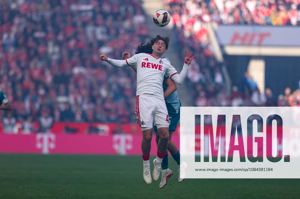 Soccer, Bundesliga, 1. FC Köln vs. Borussia Mönchengladbach, RheinEnergieSTADION, Matchday 5, 2026–2027 Season: Mikey Moore of 1. FC Köln (No. 47) in a tackle against Philipp Sander of Borussia Mönchengladbach (No. 16). DFB regulations prohibit any use of photographs as image sequences and or quasi-video. Photo: WilkowskixPressefotoKochx, North Rhine-Westphalia, Germany