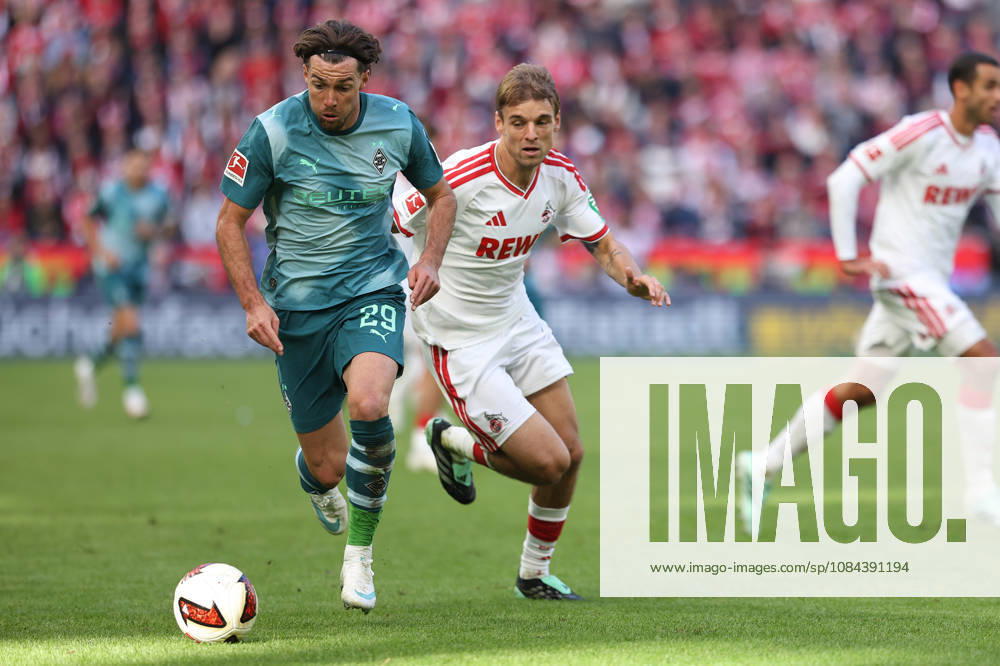Soccer, Bundesliga, 1. FC Köln vs. Borussia Mönchengladbach, RheinEnergieSTADION, Matchday 5, 2026–2027 Season: Joe Scally of Borussia Mönchengladbach (No. 29) in a tackle against Borna Sosa of 1. FC Köln (No. 3). DFB regulations prohibit any use of photographs as image sequences and or quasi-video. Photo: WilkowskixPressefotoKochx, North Rhine-Westphalia, Germany