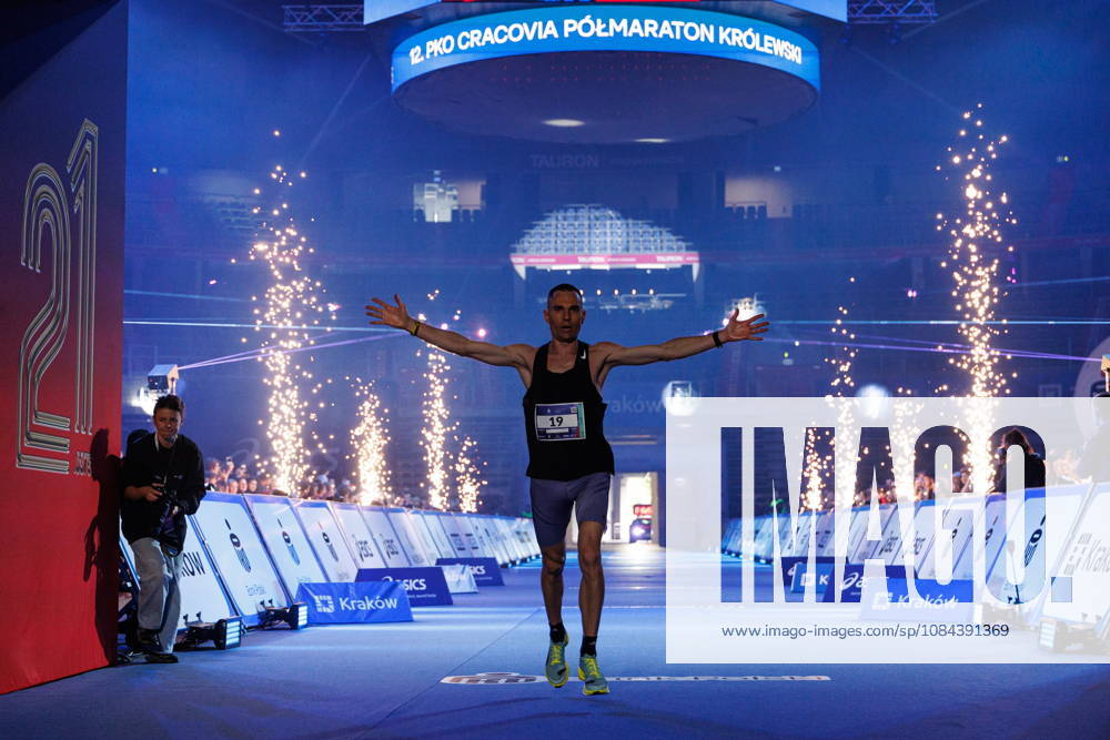Krakow 11.10.2026 12. PKO Cracovia Polmaraton Krolewski NZ MEVSHA MYKOLA FOT. JACEK STANISLAWEK 400mm.pl NEWSPIX.PL --- newspix.pl