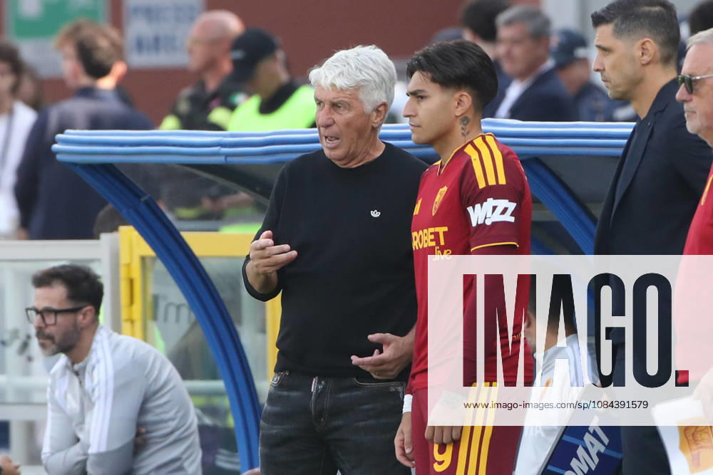 IPA89552575 - October 11, 2026 Como vs. AS Roma (Serie A) Sports; Soccer; Matchday 6& xD;In the photo: Gasperini and Castro& xD;(Photo by Gino Mancini)