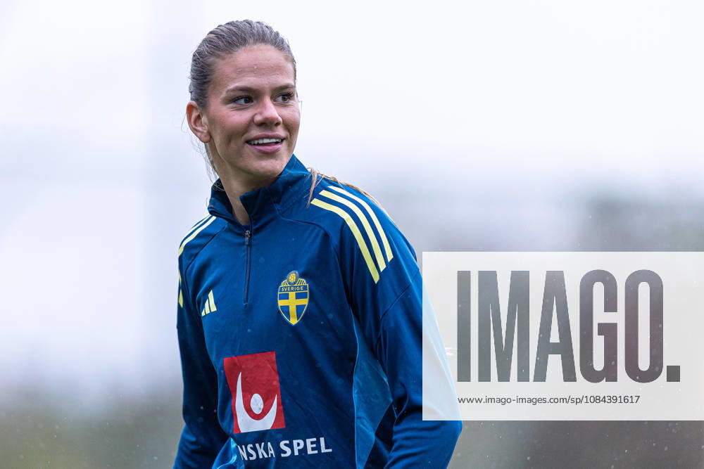 Bella Andersson of Sweden during a training session on October 11, 2026, in Stockholm. Photo by Caisa Rasmussen, BILDBYRAN COP 353 CR0079 soccer football fotball training practice Sweden women s women s soccer