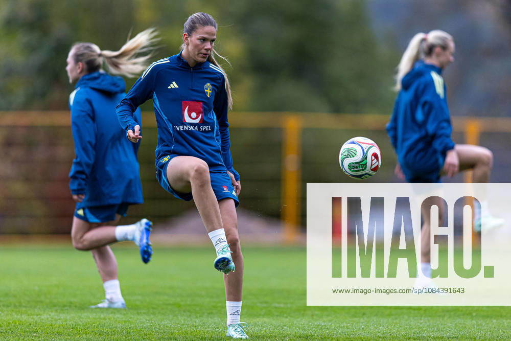 Bella Andersson of Sweden during a training session on October 11, 2026, in Stockholm. Photo by Caisa Rasmussen, BILDBYRAN COP 353 CR0079: soccer, football, fotball, training, practice, Sweden, women s soccer, BBENG