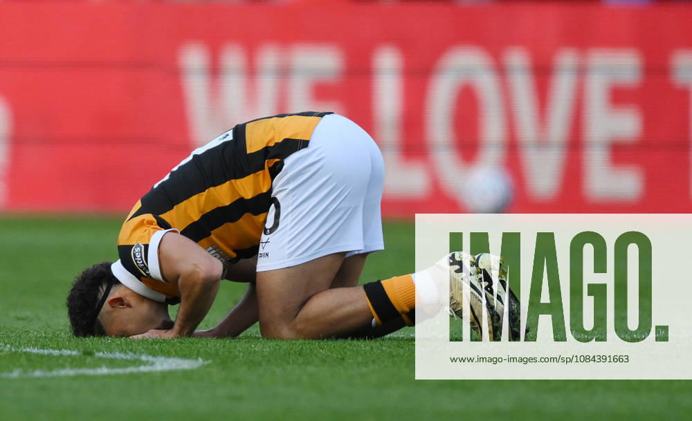 Hull City v Everton Premier League Hull City s Mohamed Belloumi celebrates scoring their second goal during the Premier League match at the MKM Stadium, Hull 11 10 2026 UK Newspapers OUT