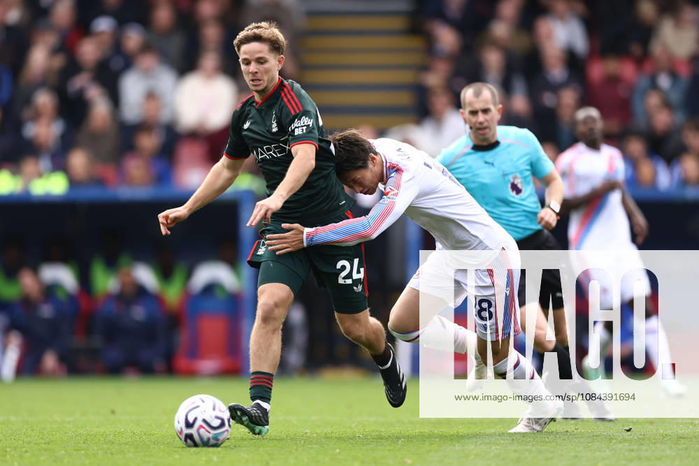 Crystal Palace gegen Nottingham Forest, 11. Oktober 2026, London, Premier League, Fußball: Crystal Palace gegen Nottingham Forest. James McAtee von Nottingham Forest und Daichi Kamada von Crystal Palace. Foto: Jacques Feeney, Offside, London, Großbritannien