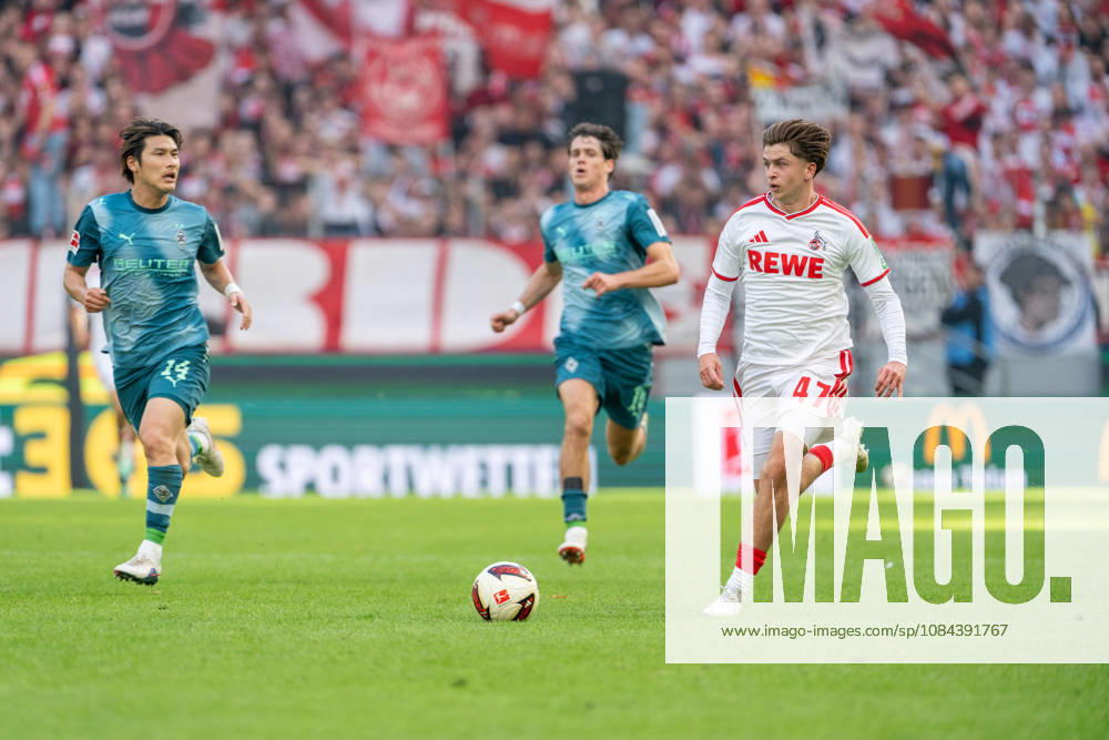 Daiki Haschioka of Borussia Mönchengladbach (No. 14) can t keep up with Mikey Moore of 1. FC Köln (No. 47) during a sprint. 1. FC Köln vs. Borussia Mönchengladbach, Soccer, Bundesliga, Matchday 5, 2026–27 Season, October 12, 2026. DFL regulations prohibit any use of photographs as image sequences and or quasi-video, 1 FC Köln vs. Borussia Mönchengladbach, Soccer, Bundesliga, Matchday 5, 2026–27 Season, October 12, 2026, Cologne