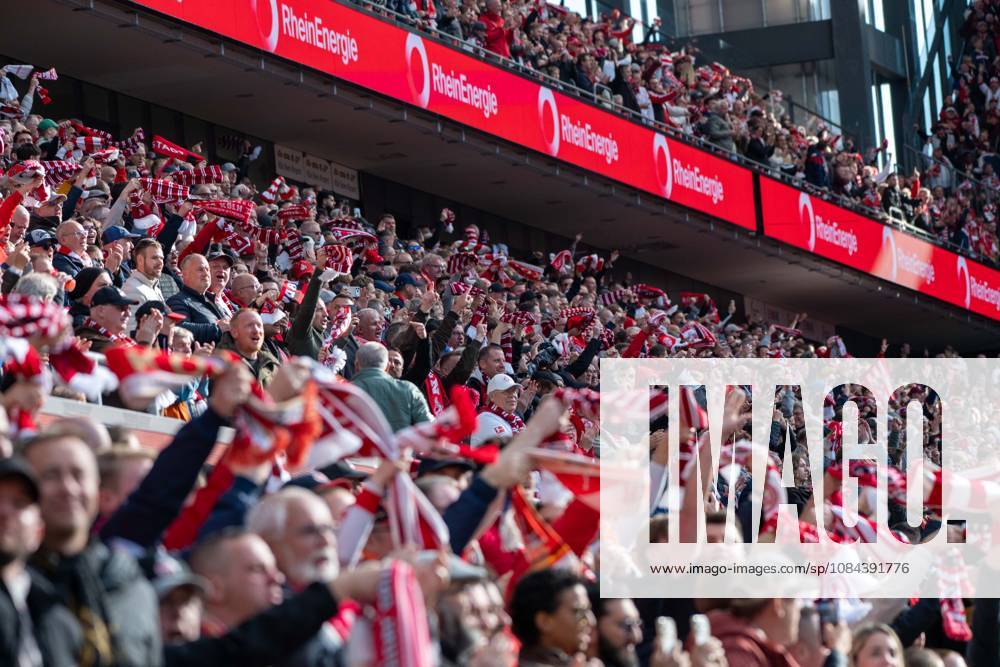 The team celebrating after the 1-0 victory, 1. FC Köln vs. Borussia Mönchengladbach, soccer, Bundesliga 1, Matchday 5, October 11, 2026. DFB and DFL regulations prohibit any use of photographs as image sequences and or quasi-video. Cologne, North Rhine-Westphalia, Germany