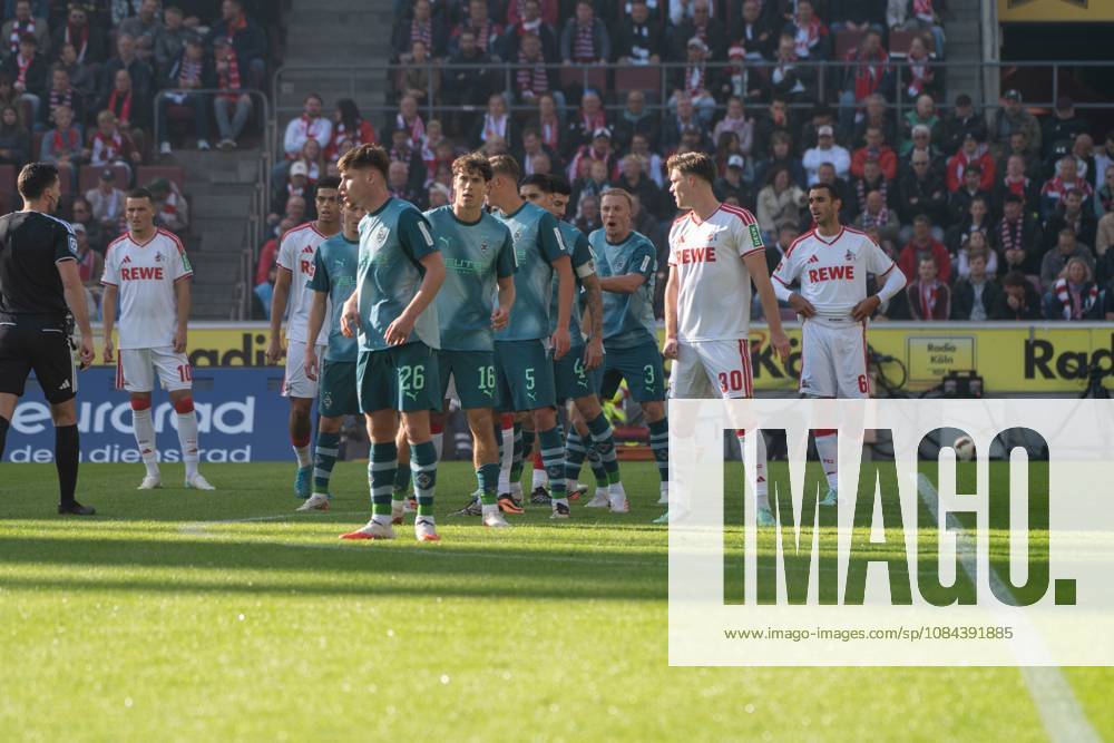 Marius Buelter, forward, 1. FC Köln 30, Ellyes Skhiri, midfielder, 1 FC Cologne 6, , 1 FC Cologne vs. Borussia Mönchengladbach, Soccer, Bundesliga, Matchday 5, October 11, 2026. DFB and DFL regulations prohibit any use of photographs as image sequences and or quasi-video. Cologne, North Rhine-Westphalia, Germany