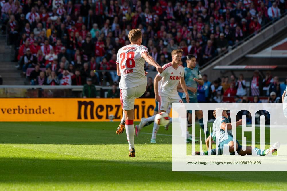 Sebastian Sebulonsen, Defense, 1. FC Köln 28, Jan Leszczynski, Defense, Borussia Mönchengladbach 5, 1. FC Köln vs. Borussia Mönchengladbach, Soccer, Bundesliga 1, Matchday 5, October 11, 2026. DFB and DFL regulations prohibit any use of photographs as image sequences and or quasi-video. Cologne, North Rhine-Westphalia, Germany